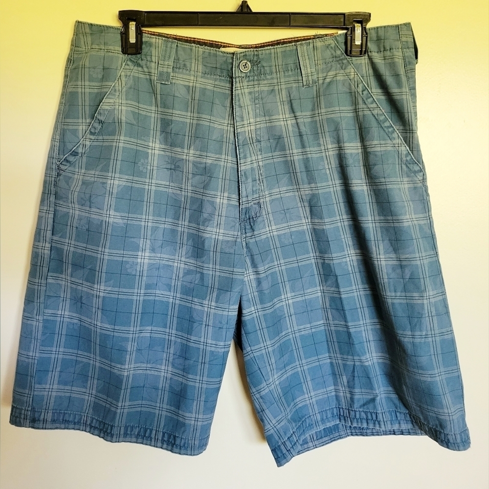 Wrangler Men's Blue Floral Print Loose Fit Cotton Shorts Size 36